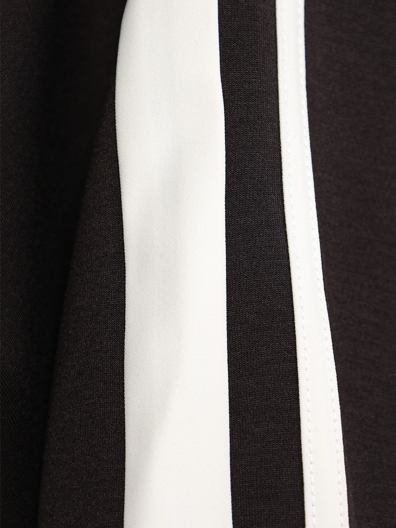 Куртка трикотажная темно-коричневого цвета прямого кроя